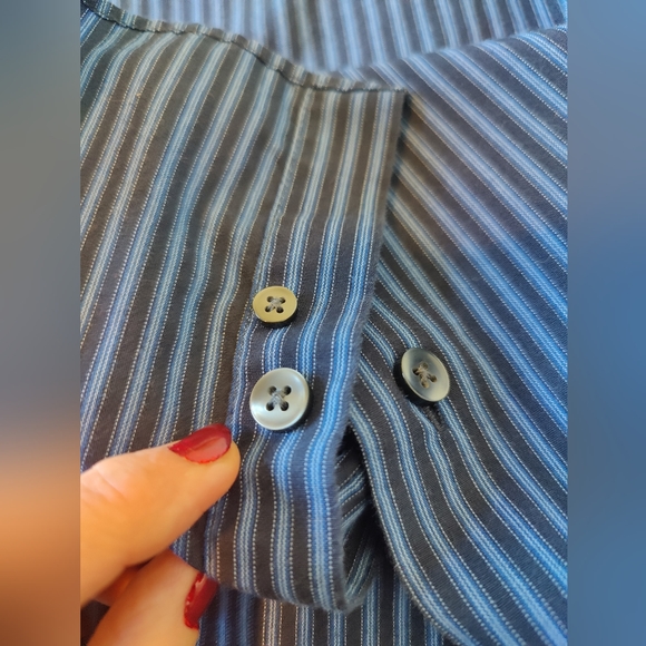 Van Heusen Men's Blue Striped Button Down Shirt π (XL / 18-18.5)ππ€ - Picture 15 of 15